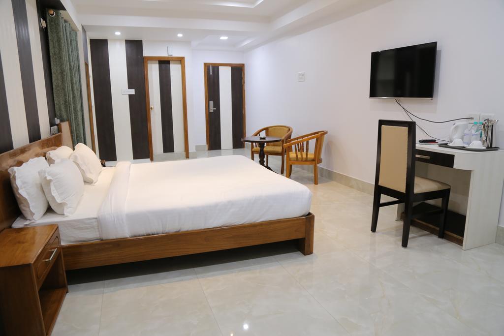 Hotel D' Sapphire Guwahati Exterior foto