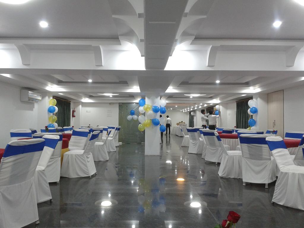 Hotel D' Sapphire Guwahati Exterior foto