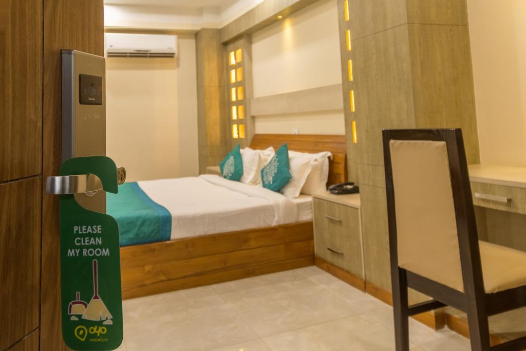 Hotel D' Sapphire Guwahati Exterior foto
