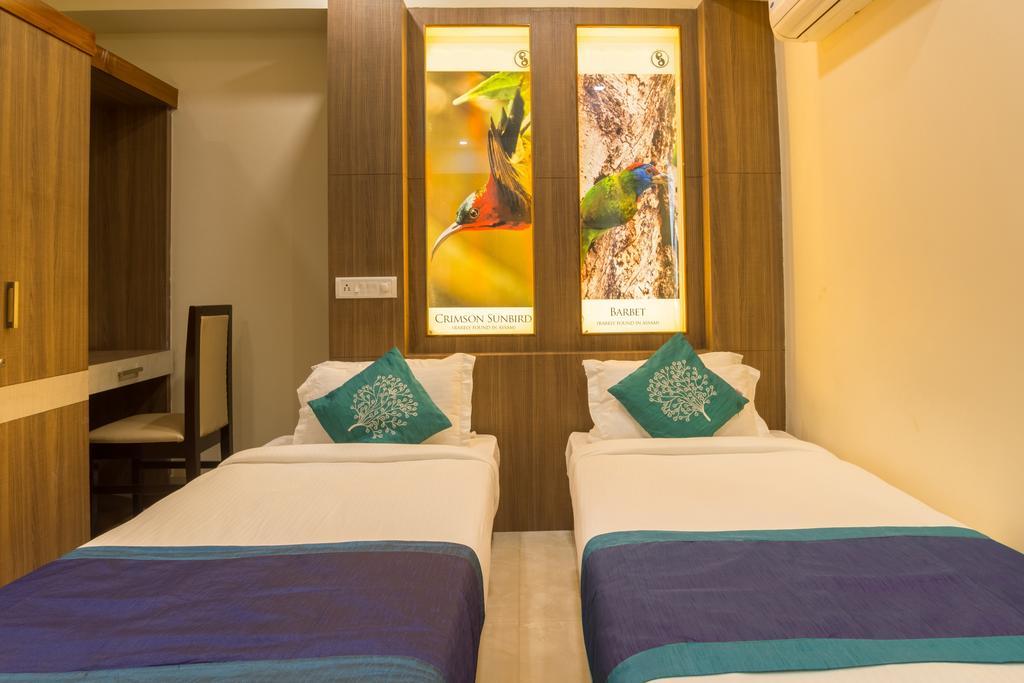 Hotel D' Sapphire Guwahati Exterior foto
